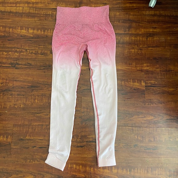 Pink Ombre Workout Set - Picture 4 of 5